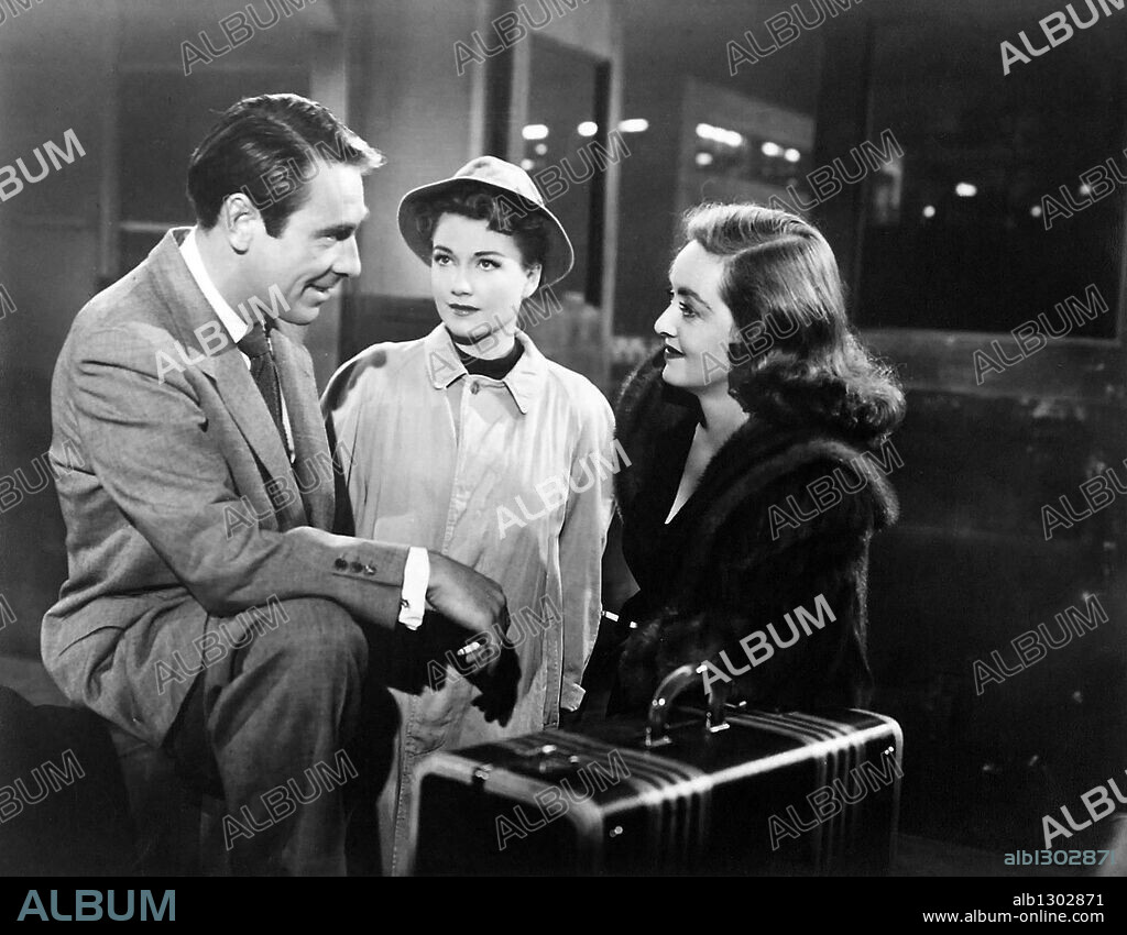 ANNE BAXTER, BETTE DAVIS y HUGH MARLOWE en EVA AL DESNUDO, 1950 (ALL ABOUT EVE), dirigida por JOSEPH L. MANKIEWICZ. Copyright 20TH CENTURY FOX.