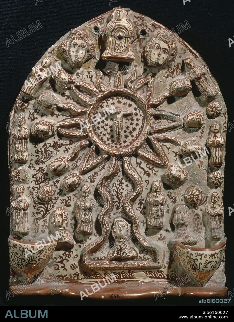 BENDITERA DE MANISES - SIGLO XVIII - CERAMICA DE REFLEJOS METALICOS.