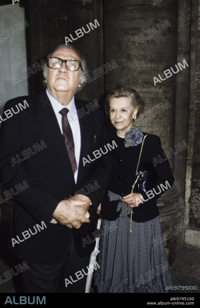 Federico Fellini With Giulietta Masina.