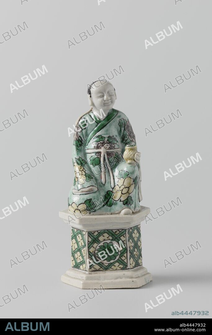 Seated figure of Lan Caihe, one of the Eight Immortals, Porcelain image on base, painted on biscuit in green, yellow, eggplant and black. It depicts the sitting Lan Caihe, in a floral robe. His attribute, the flower basket, rests on his left knee. The hexagonal pedestal is adorned with napkin work on the front with a medallion with a flower in it, two loose flowers and a diamond on the back. The flowers and the handle of the flower basket have broken off. Email sur biscuit with famille verte colors., anonymous, China, c. 1700 - c. 1724, Qing-dynasty (1644-1912) / Kangxi-period (1662-1722) / Yongzheng-period (1723-1735), porcelain (material), glaze, vitrification, h 14.3 cm l 6.5 cm × w 4.5 cm.
