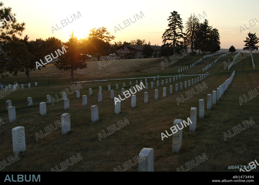 Monumento Nacional del Campo de Batalla de Little Bighorn. Cementerio Nacional Custer. En él yacen los restos de casi cinco mil soldados estadounidenses, conocidos y desconocidos, caídos en combate o veteranos del ejército. Estado de Montana. Estados Unidos.