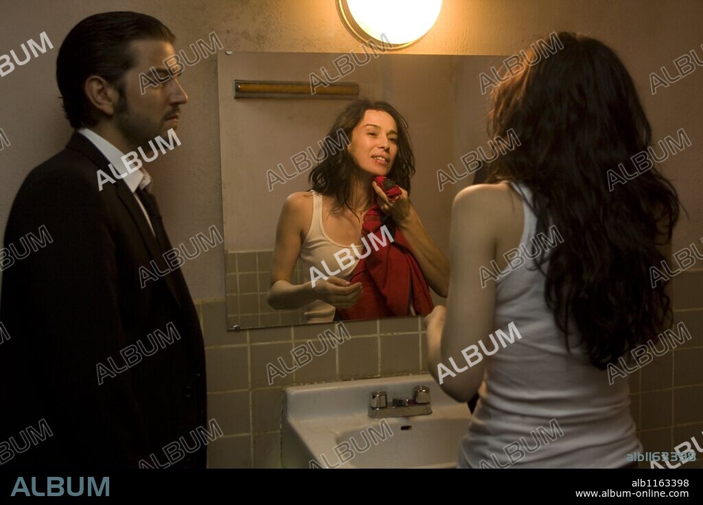 ARIADNA GIL y DIEGO LUNA en SOLO QUIERO CAMINAR, 2008, dirigida por AGUSTIN DIAZ YANES. Copyright CANANA FILMS/DRIVE CINE.