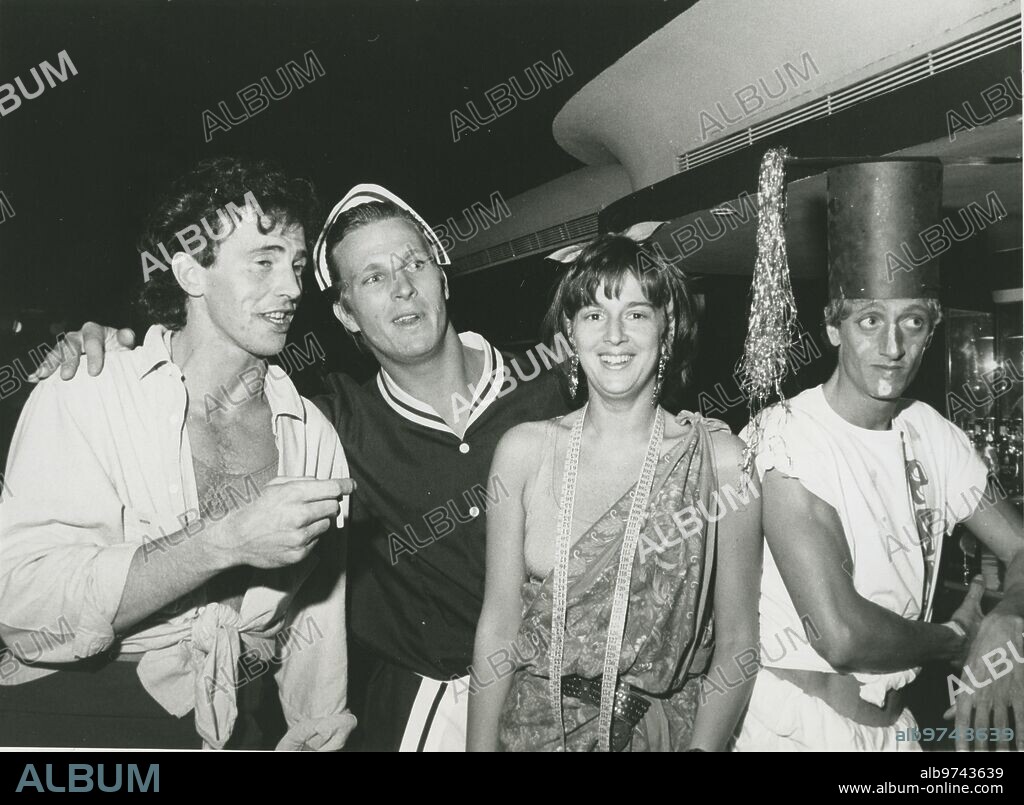 07/28/1987 Madrid. Crazy party at the Pachá nightclub. In the photograph we can see the second from the left, Pocholo Martínez-Bordiú and the last on the right, the actor Enrique/Quique San Francisco.