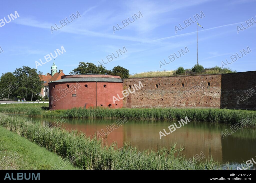 SUECIA. MALMO. Castillo de la ciudad. Su primera edificación construida en 1434. Demolida en el siglo XVI, Cristián III de Dinamarca lo construyó de nuevo en 1530. Uno de los baluartes más importantes de Dinamarca. Vista exterior.