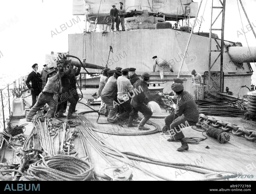 Junio 1916. De la marina de Guerra Alemana. Zafarrancho de combate A bordo de un crucero.