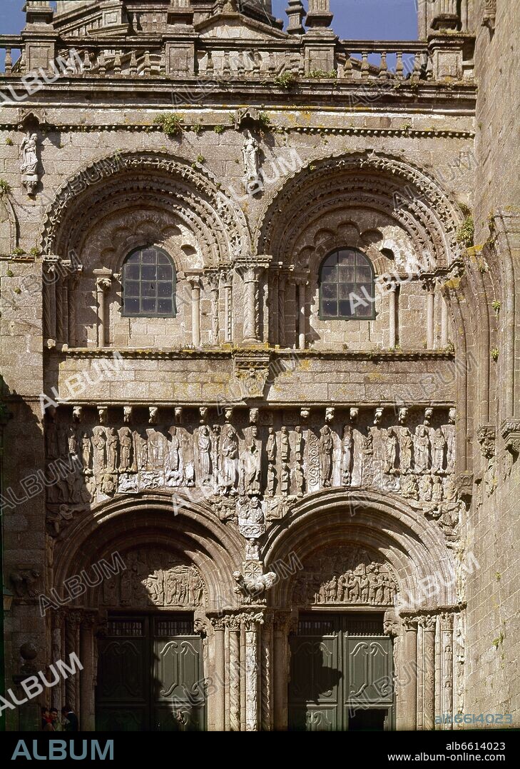 EXTERIOR - FACHADA DE PLATERIAS - 1103/1117 - ARQUITECTURA ROMANICA ESPAÑOLA.