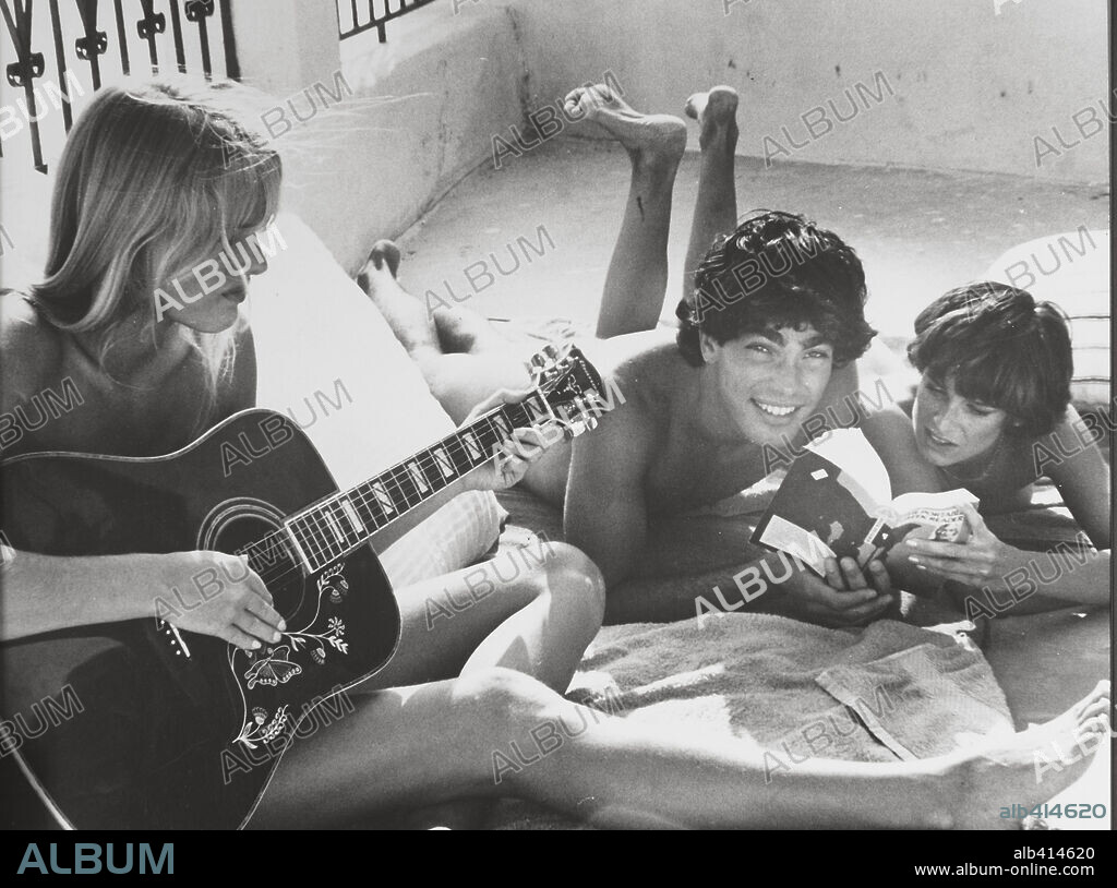 DARYL HANNAH, PETER GALLAGHER and VALERIE QUENNESSEN in SUMMER LOVERS, 1982, directed by RANDAL KLEISER. Copyright FILMWAYS.
