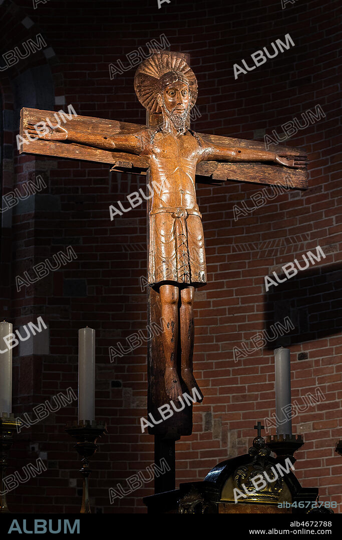 Piacenza, S. Savino Basilica: wooden Roanesque crucifix (XII century).