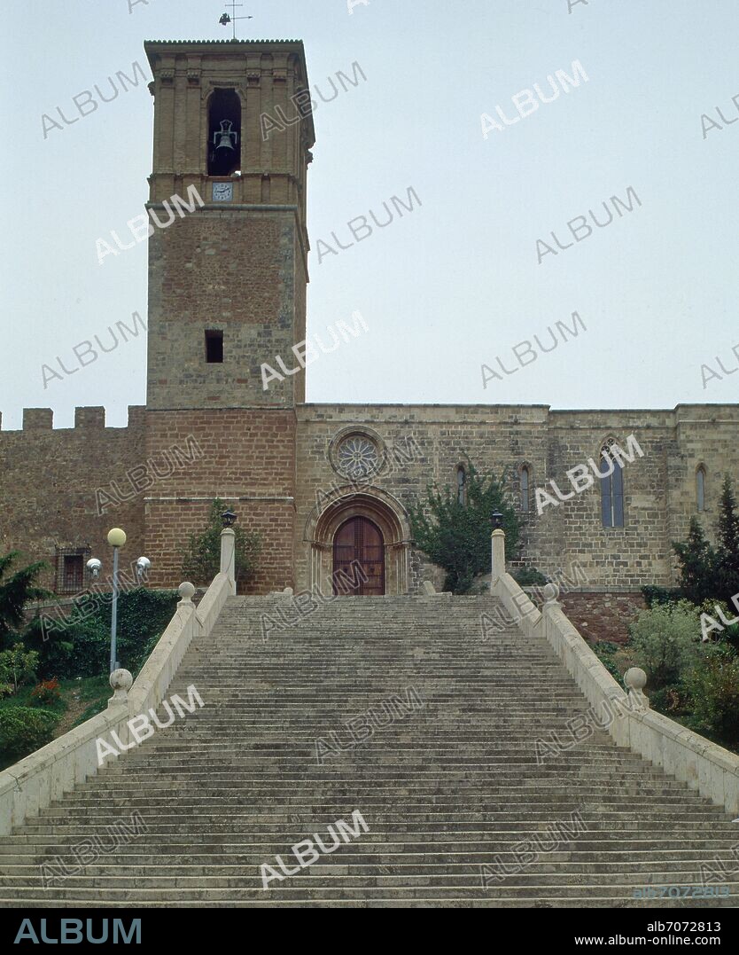 ESCALINATA DE ACCESO A LA IGLESIA DEL MONASTERIO DE SANTA MARIA DE PUIG CONSTRUIDO EN EL SIGLO XIII Y RECONSTRUIDO EN EL SIGLO XVIII.