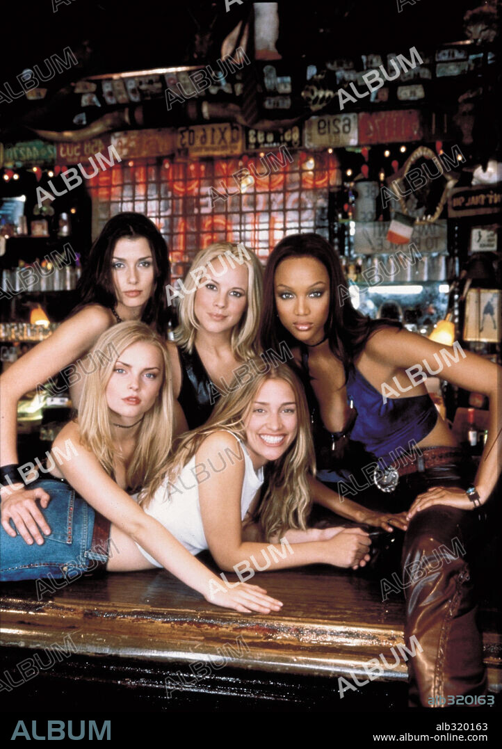 BRIDGET MOYNAHAN, IZABELLA MIKO, MARIA BELLO, PIPER PERABO und TYRA BANKS in COYOTE UGLY, 2000, unter der Regie von DAVID MCNALLY. Copyright TOUCHSTONE PICTURES / DEMARCHELIER, PATRICK.