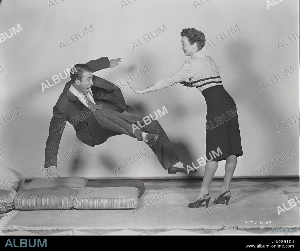 JAMES STEWART and JANE WYMAN in MAGIC TOWN, 1947, directed by WILLIAM A. WELLMAN. Copyright RKO.