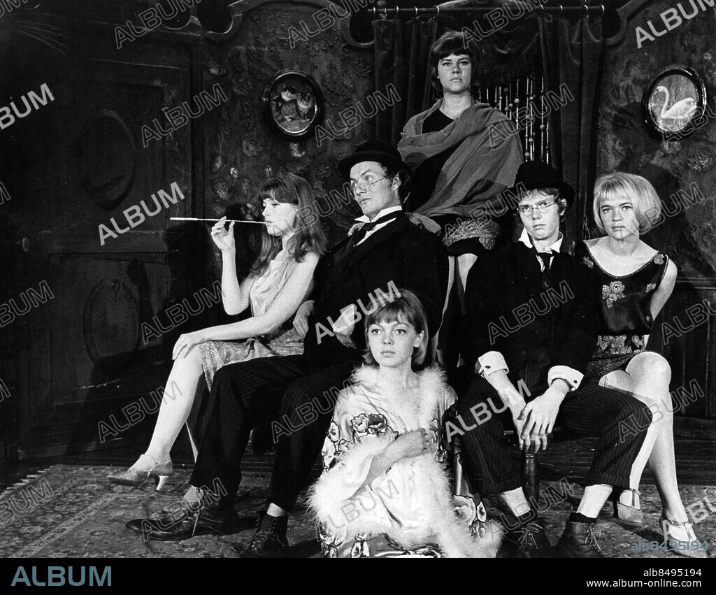 Göteborg - 1967-08-24 - Stadsteatern - Föreställningen En målare kommer sällan ensam - Lenart Hjulström - Lena Lindgren - Lars-Erik Berenett - Anita Säberg - Anita Ekström - Göran Stangertz - Wiveka Warenfalk - Haakon Svensson - Lars Green - Niklas Falk *** Local Caption *** GT - Foto: Alf Weihed. KAMERAREPORTAGE.