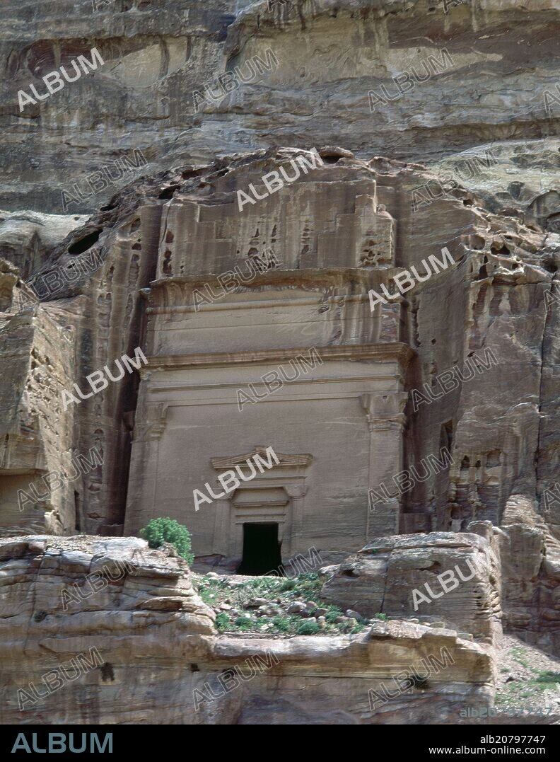 TUMBA - FACHADA HELENISTICA - SIGLO II DC.