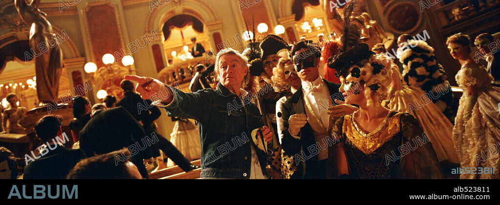 JOEL SCHUMACHER in THE PHANTOM OF THE OPERA, 2004, unter der Regie von JOEL SCHUMACHER. Copyright WARNER BROS. PICTURES / BAILEY, ALEX.