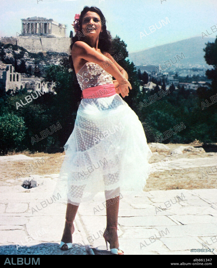 MARIA JOSE CANTUDO en LA AMANTE AMBICIOSA, 1982, dirigida por OMIROS EFSTRATIADIS. Copyright ORIENS FILMS.