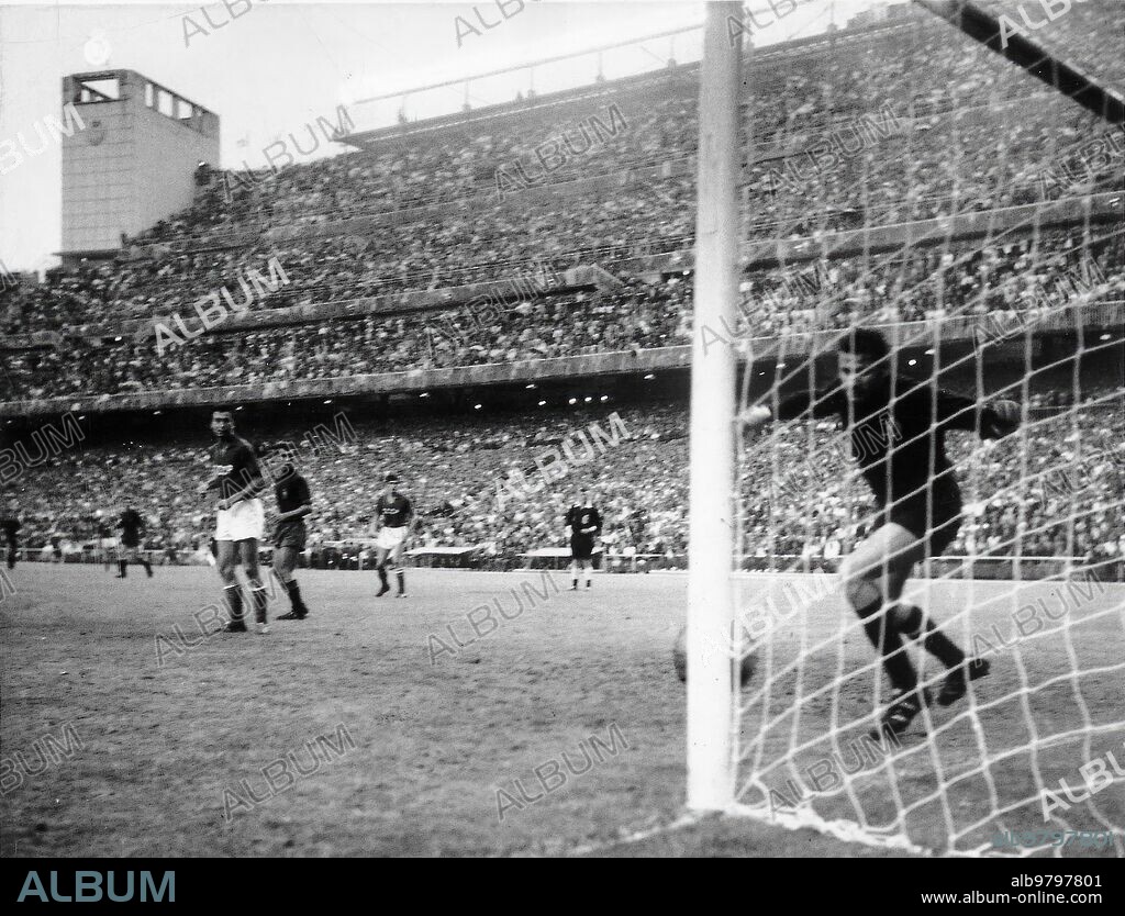 Madrid, 06/21/1964. Final of the European Football Championship between the teams of Spain and the USSR. The match was held at the Santiago Bernabéu Stadium and ended with the result of Spain 2 - USSR 1. In the image, Marcelino's goal.