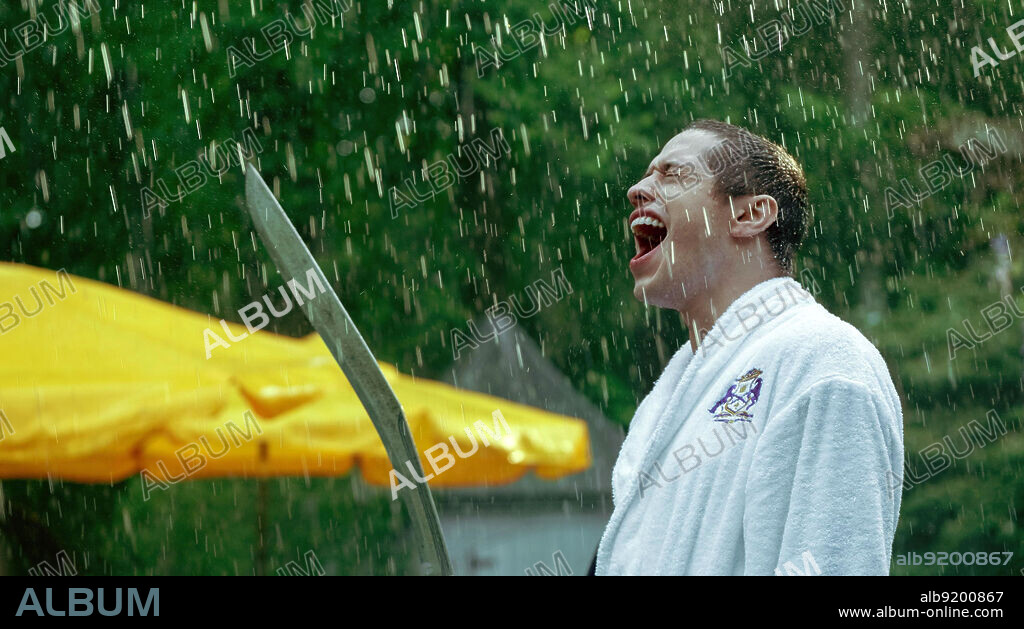 PETE DAVIDSON en MUERTE, MUERTE, MUERTE, 2022 (BODIES BODIES BODIES), dirigida por HALINA REIJN. Copyright A24.