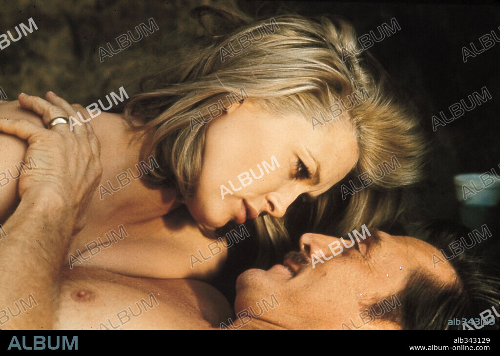 FAYE DUNAWAY and KIRK DOUGLAS in THE ARRANGEMENT, 1969, directed by ELIA KAZAN. Copyright ELIA KAZAN PROD / WARNERS.