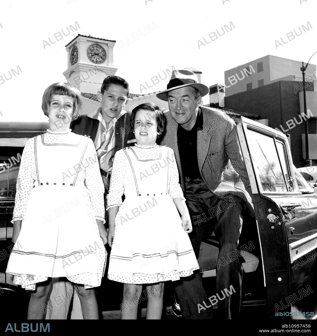 JAMES STEWART WITH HIS CHILDREN JUDY, MICHAEL AND KELLY (Credit Image: © Globe Photos/ZUMA Wire).