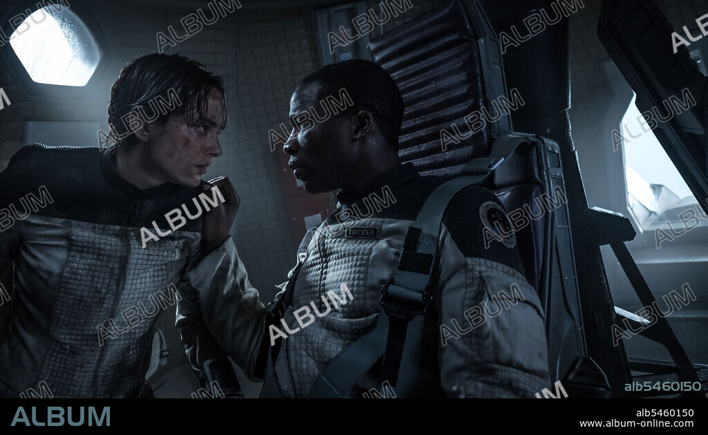 NORA ARNEZEDER and SOPE DIRISU in THE COLONY, 2021 (TIDES), directed by TIM FEHLBAUM. Copyright BerghausWöbke Filmproduktion.