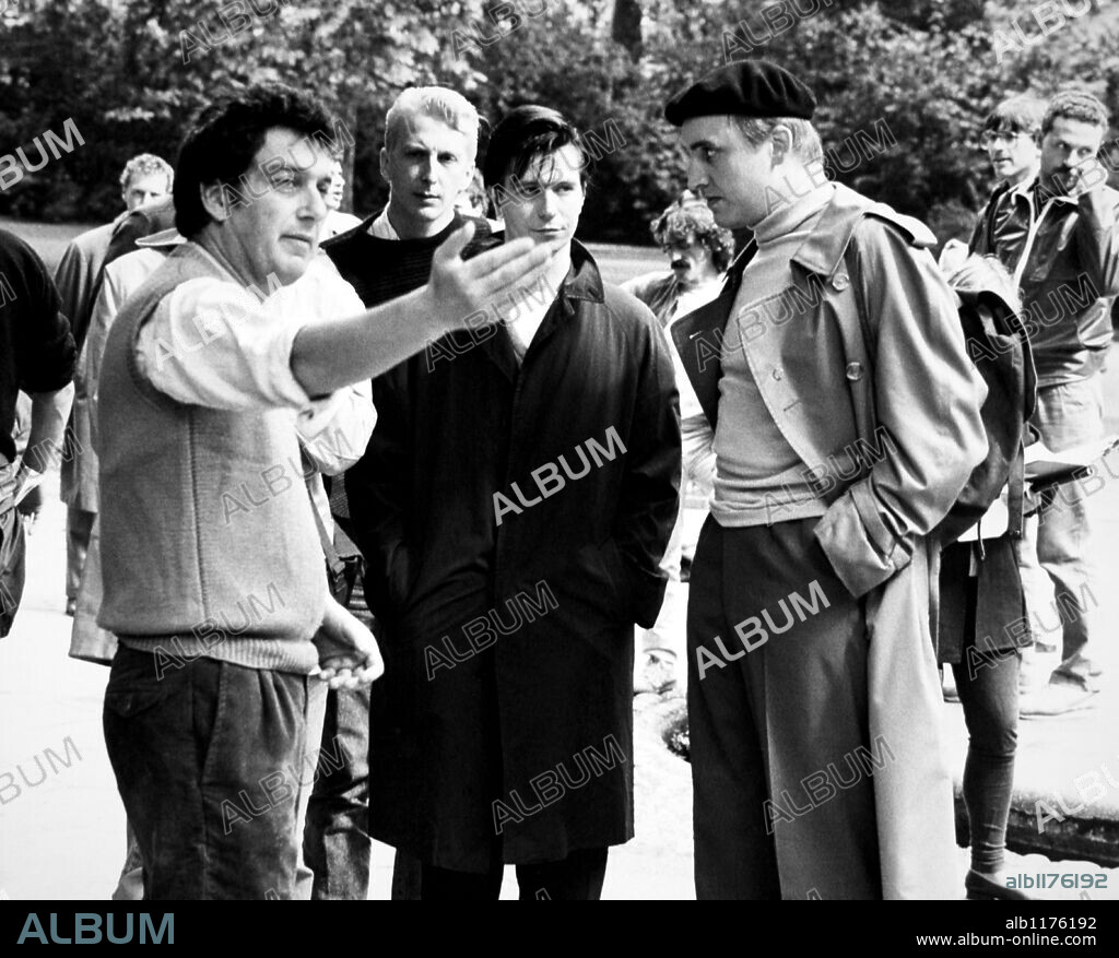 ALFRED MOLINA, GARY OLDMAN and STEPHEN FREARS in PRICK UP YOUR EARS, 1987, directed by STEPHEN FREARS. Copyright VIRGIN FILMS.