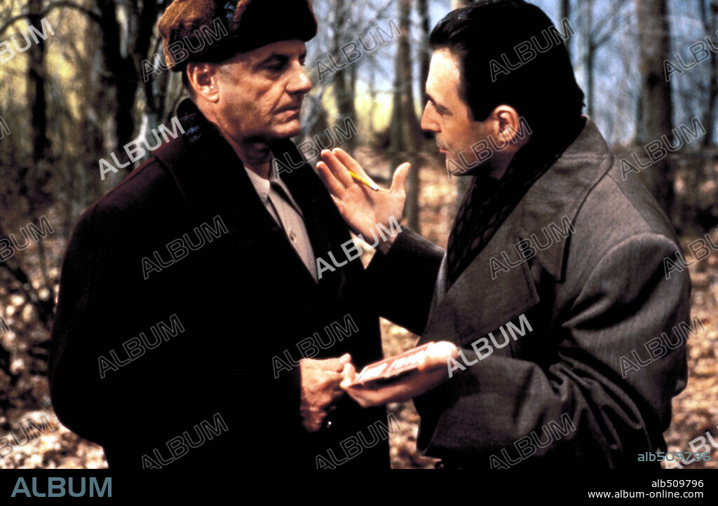 ARMAND ASSANTE and JACK NICHOLSON in HOFFA, 1992, directed by DANNY DEVITO. Copyright 20TH CENTURY FOX/JERSEY.