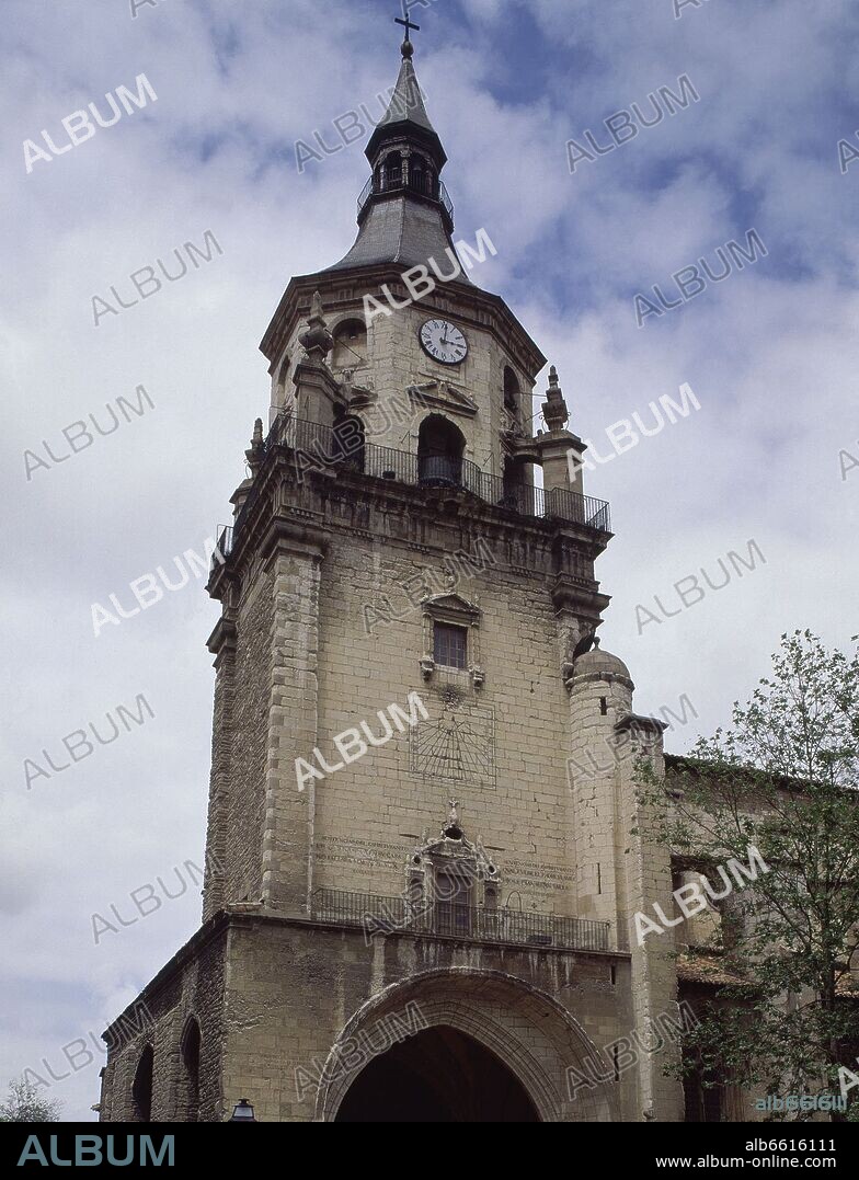 TORRE CAMPANARIO DE LA CATEDRAL VIEJA DE VITORIA CONSTRUIDA ENTRE LOS SIGLOS XVI Y XVIII.