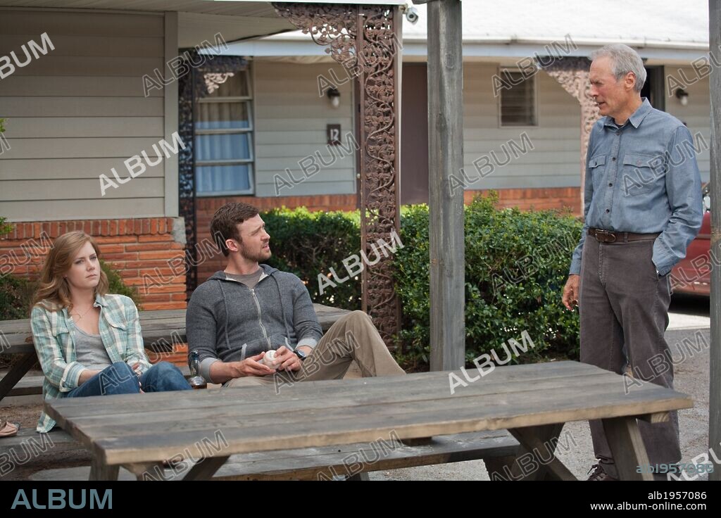 AMY ADAMS, CLINT EASTWOOD and JUSTIN TIMBERLAKE in TROUBLE WITH THE CURVE, 2012, directed by ROBERT LORENZ. Copyright MALPASO PRODUCTIONS.