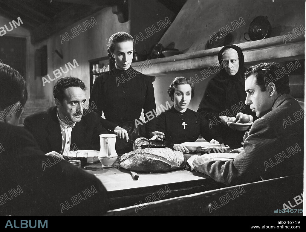 FERNANDO REY, JOSE MARIA LADO, MARIA JESUS VALDES, MARUCHI FRESNO y TOMAS BLANCO en LA LAGUNA NEGRA, 1952, dirigida por ARTURO RUIZ CASTILLO. Copyright SUEVIA FILMS.