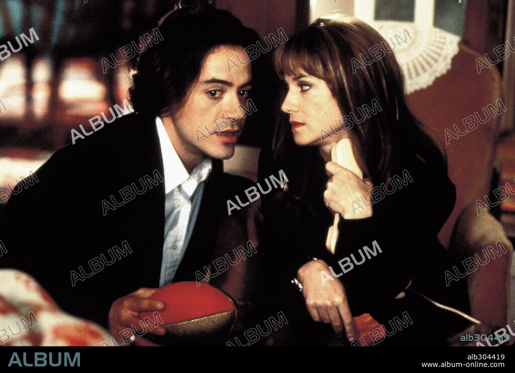 HOLLY HUNTER and ROBERT DOWNEY JR. in HOME FOR THE HOLIDAYS, 1995, directed by JODIE FOSTER. Copyright POLYGRAM / MARSHAK, BOB.