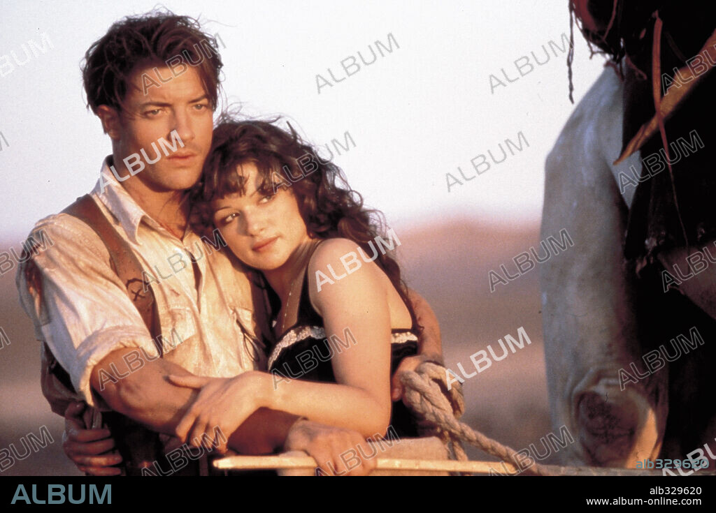 BRENDAN FRASER and RACHEL WEISZ in THE MUMMY, 1999, directed by STEPHEN SOMMERS. Copyright UNIVERSAL PICTURES / HAMSHERE, KEITH.
