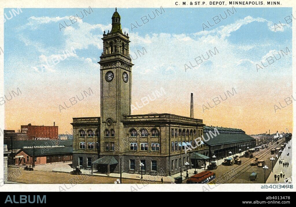 CMStP&P Railroad depot, Minneapolis, Minnesota, USA, 1915. Vintage postcard showing the exterior of the Chicago, Milwaukee, St Paul and Pacific Railroad depot, better known as the Milwaukee Road Depot. The Rennaisance Revival building, built in 1899, has a pinnacled clock tower, which was destoyed by strong winds in 1941.