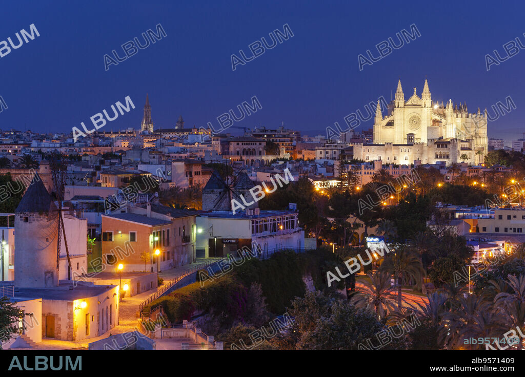 Promenade and port of Palma, Palma, mallorca, balearic islands, spain, europe.