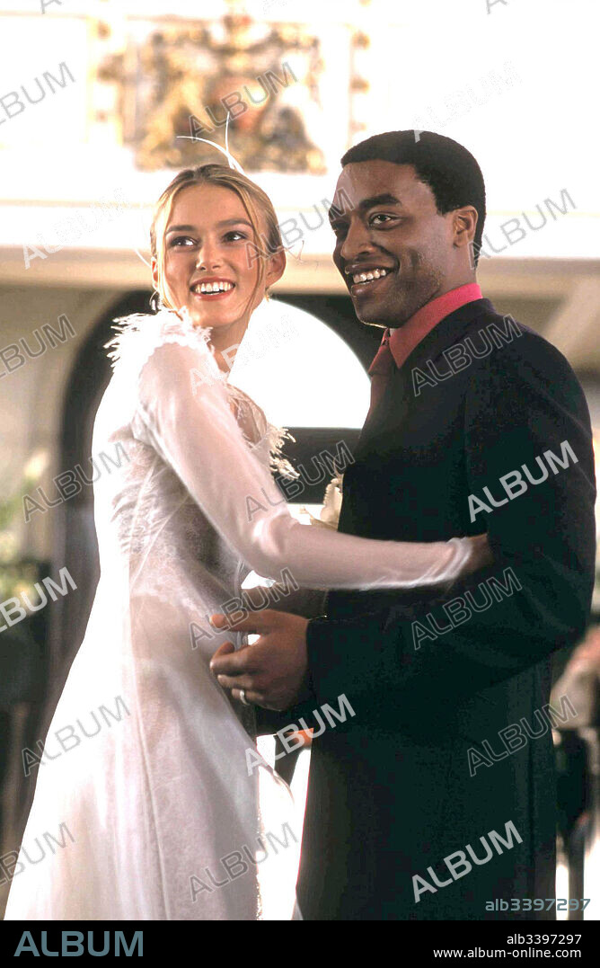 CHIWETEL EJIOFOR and KEIRA KNIGHTLEY in LOVE ACTUALLY, 2003, directed by RICHARD CURTIS. Copyright UNIVERSAL STUDIOS.