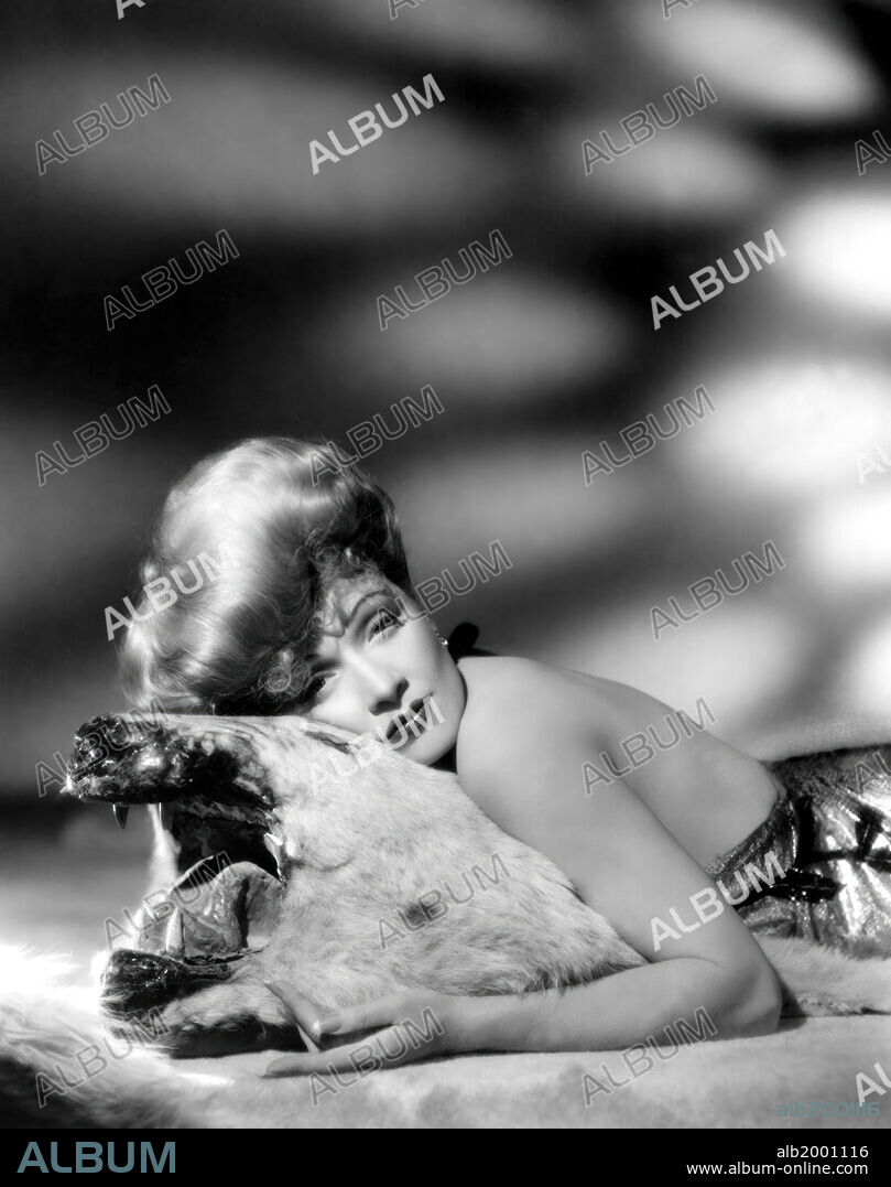 MARLENE DIETRICH en LOS USURPADORES, 1942 (THE SPOILERS), dirigida por RAY ENRIGHT. Copyright UNIVERSAL PICTURES.