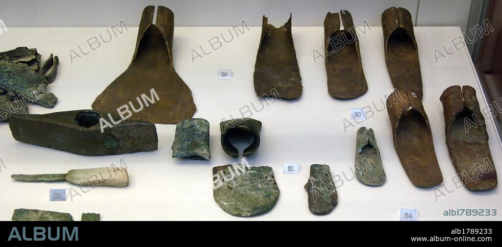 ARTE PREHISTORIA. EDAD DEL BRONCE. CHIPRE. HERRAMIENTAS AGRICOLAS procedentes del yacimiento hallado en la antigua ciudad chipriota de ENKOMI. Fechado en los siglos XIII o XII a. C. Museo Británico. Londres. Inglaterra. Reino Unido.