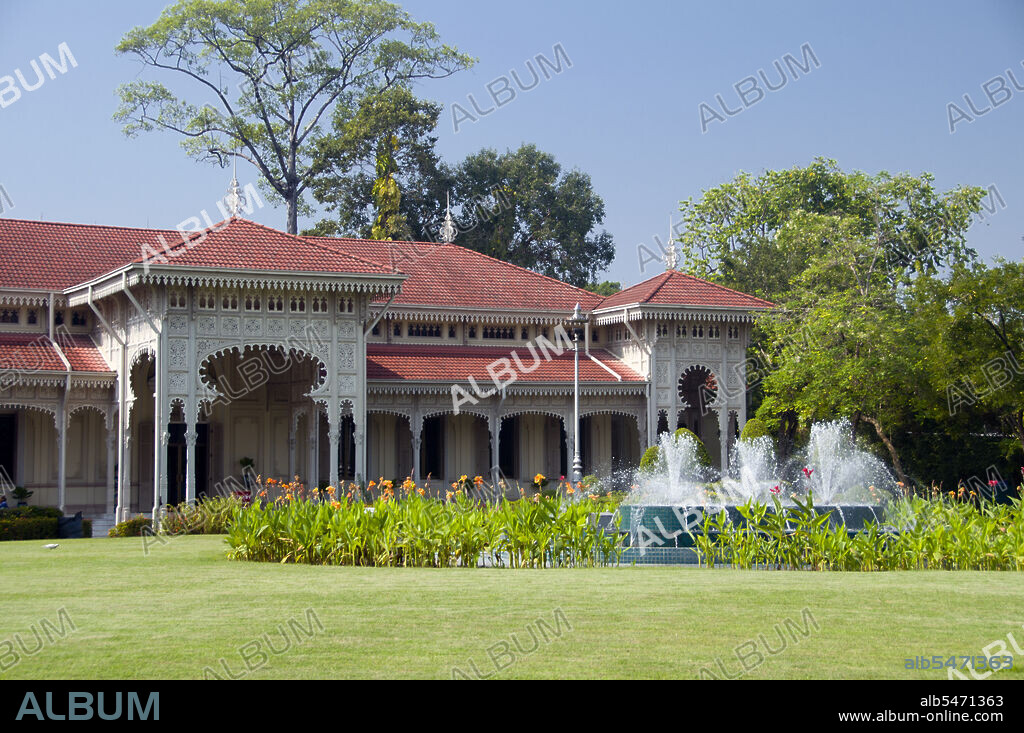 The Abhisek Dusit Throne Hall, built in 1904 for King Chulalongkorn (Rama V), was used for state occassions. It is built in a Moorish style and now houses the Support Museum (a museum showcasing traditional hand crafted artifacts). The Vimanmek Mansion is a former royal palace and is also known as the Vimanmek Teak Mansion or Vimanmek Palace. Vimanmek Mansion was built in 1900 by King Rama V (King Chulalongkorn) by having the Munthatu Rattanaroj Residence in Chuthathuj Rachathan at Ko Sichang, Chonburi, dismantled and reassembled in Dusit Garden. It was completed on March 27, 1901 and used as a royal palace by King Rama V for five years. In 1982 Queen Sirikit asked permission of King Rama IX (Bhumibol Adulyadej) to renovate Vimanmek Palace for use as a museum to commemorate King Rama V by displaying his photographs, personal art and handicrafts. The palace is the world's largest golden teakwood mansion.