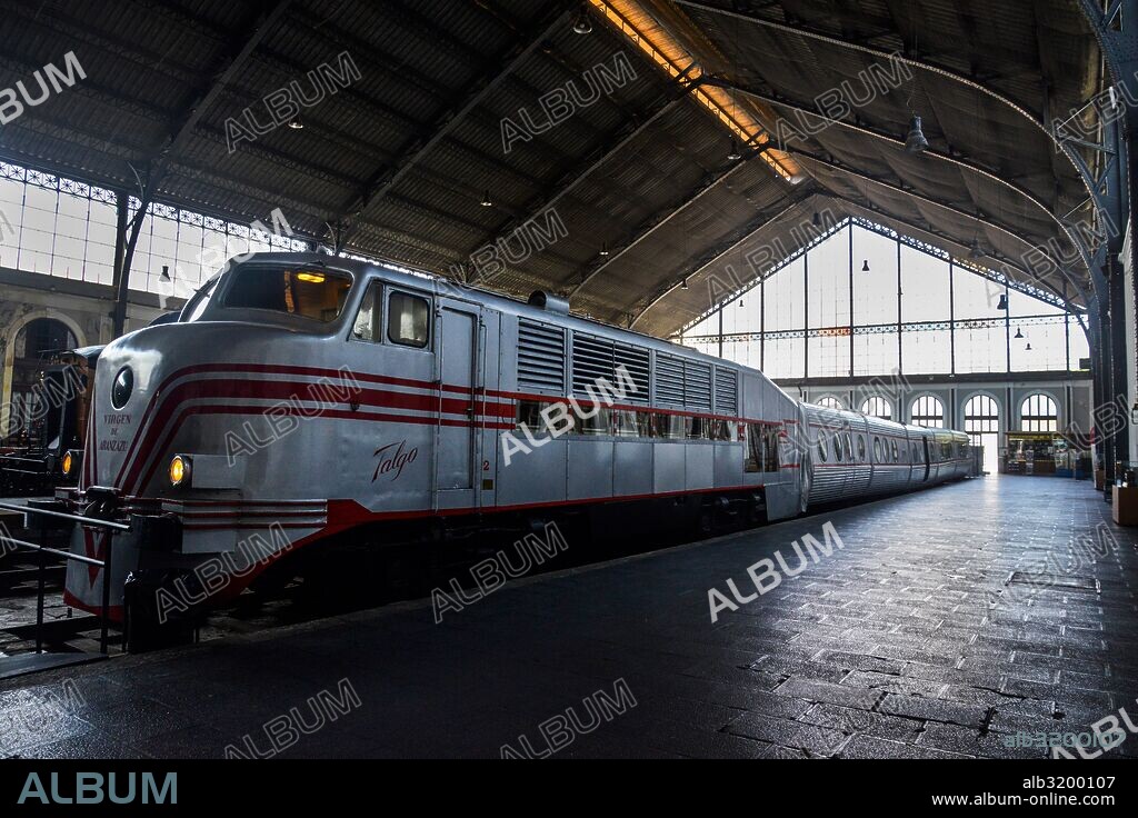 Tren Talgo Virgen de Aranzazu en el Museo del Ferrocarril, Madrid.