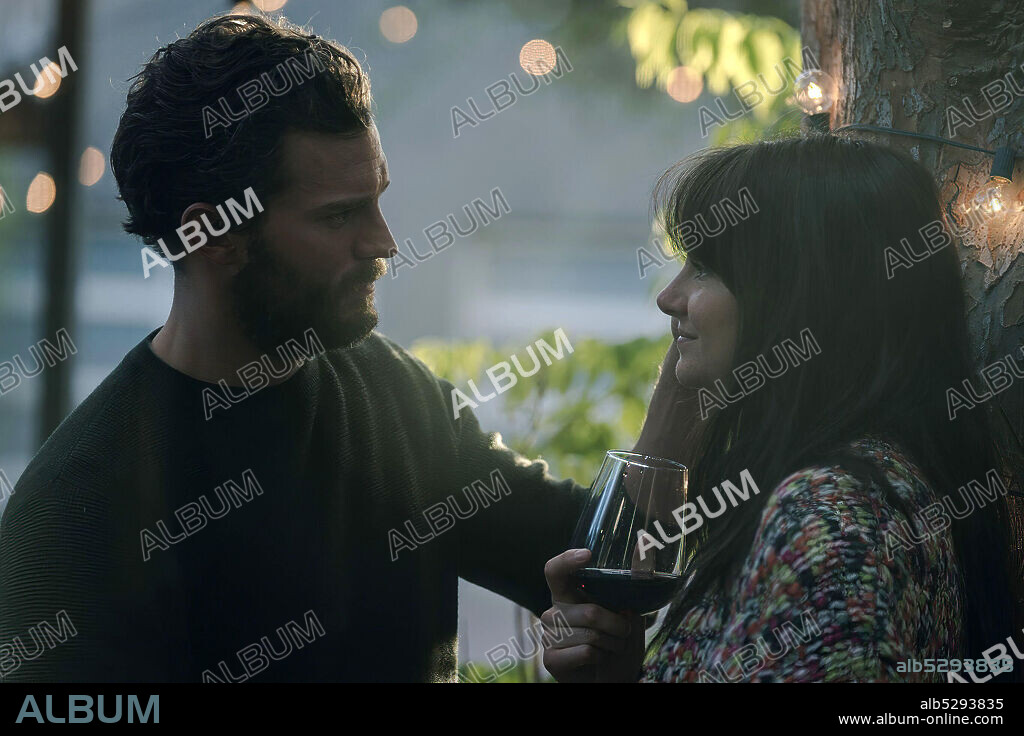 JAMIE DORNAN and SHAILENE WOODLEY in ENDINGS, BEGINNINGS, 2019, directed by DRAKE DOREMUS. Copyright CJ ENTERTAINMENT.