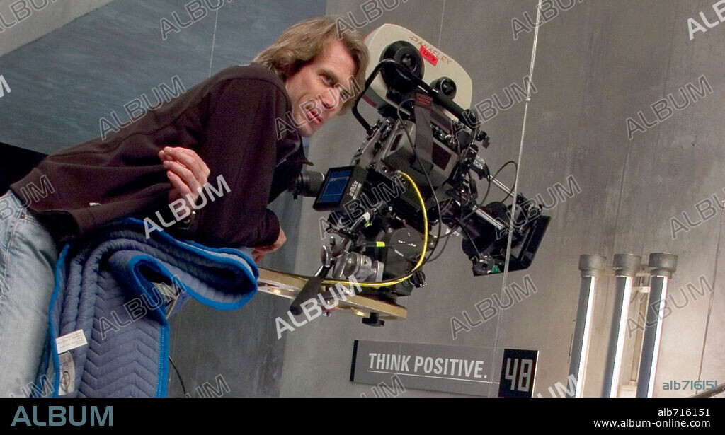 MICHAEL BAY en LA ISLA, 2005 (THE ISLAND), dirigida por MICHAEL BAY. Copyright DREAMWORKS.