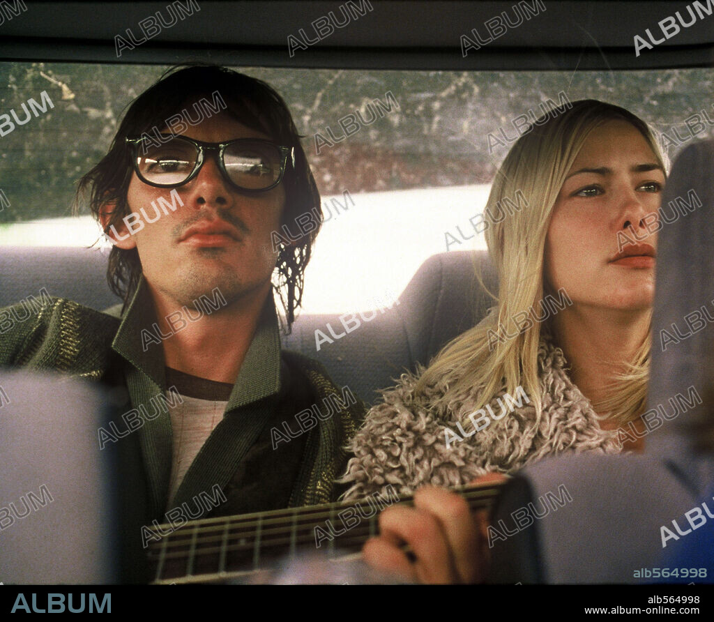 ASIA ARGENTO y LUKAS HAAS en LAST DAYS, 2005, dirigida por GUS VAN SANT. Copyright HBO.