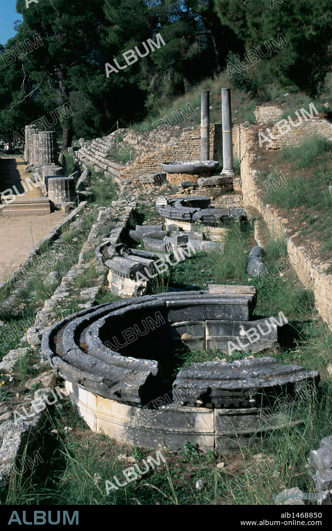 ARTE GRIEGO. GRECIA. SANTUARIO DE OLIMPIA. Detalle de las ruinas de la PALESTRA helenística del S. III aC, donde se entrenaban los atletas. Región del Peloponeso. Provincia de Ilía.