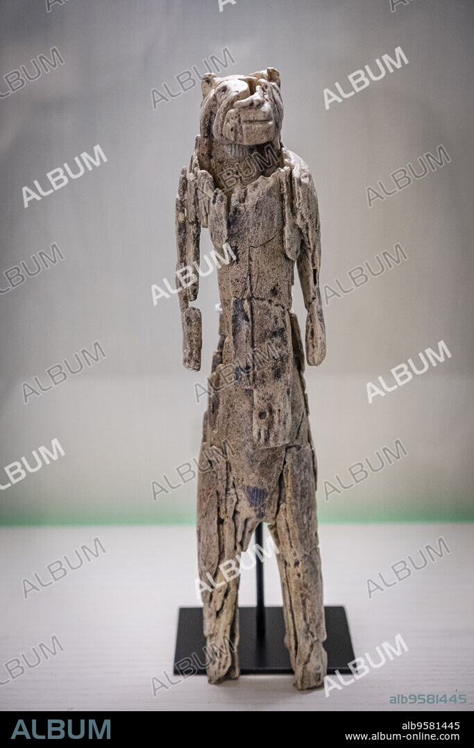 lion man from Stadel, upper paleolithic mammoth ivory sculpture, replica, Museo de la evolución humana, MEH, Burgos , Spain.