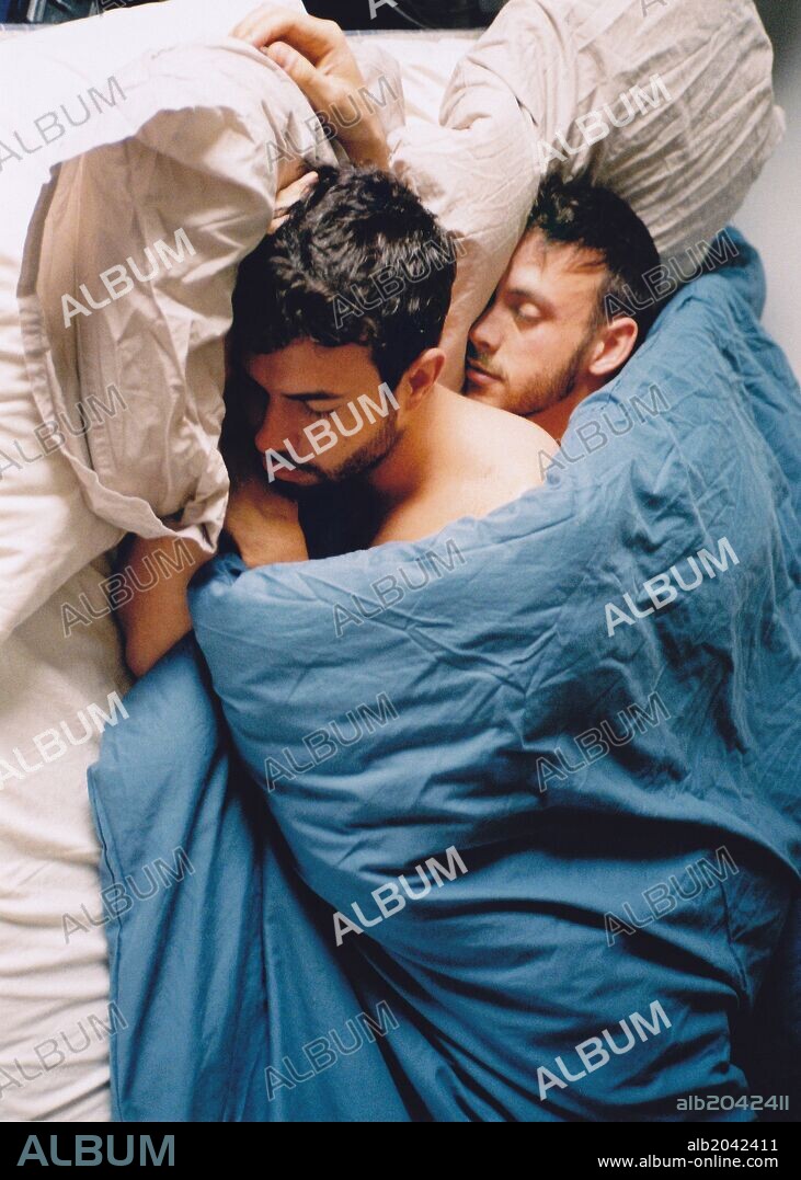 CHRIS NEW and TOM CULLEN in WEEKEND, 2011, directed by ANDREW HAIGH. Copyright GLENDALE PICTURE COMPANY.