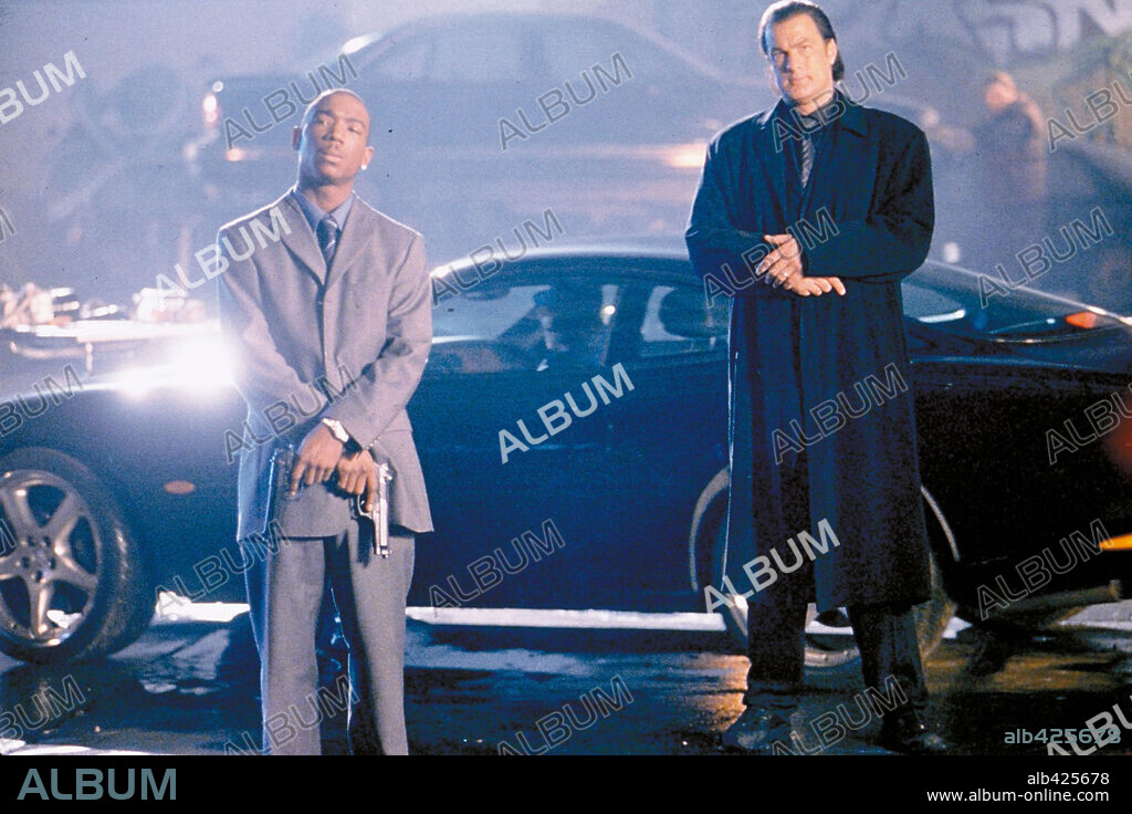 JA RULE y STEVEN SEAGAL en AL FILO DE LA MUERTE, 2002 (HALF PAST DEAD), dirigida por DON MICHAEL PAUL. Copyright SCREEN GEMS / PFEIFFER, JOAQUIN.