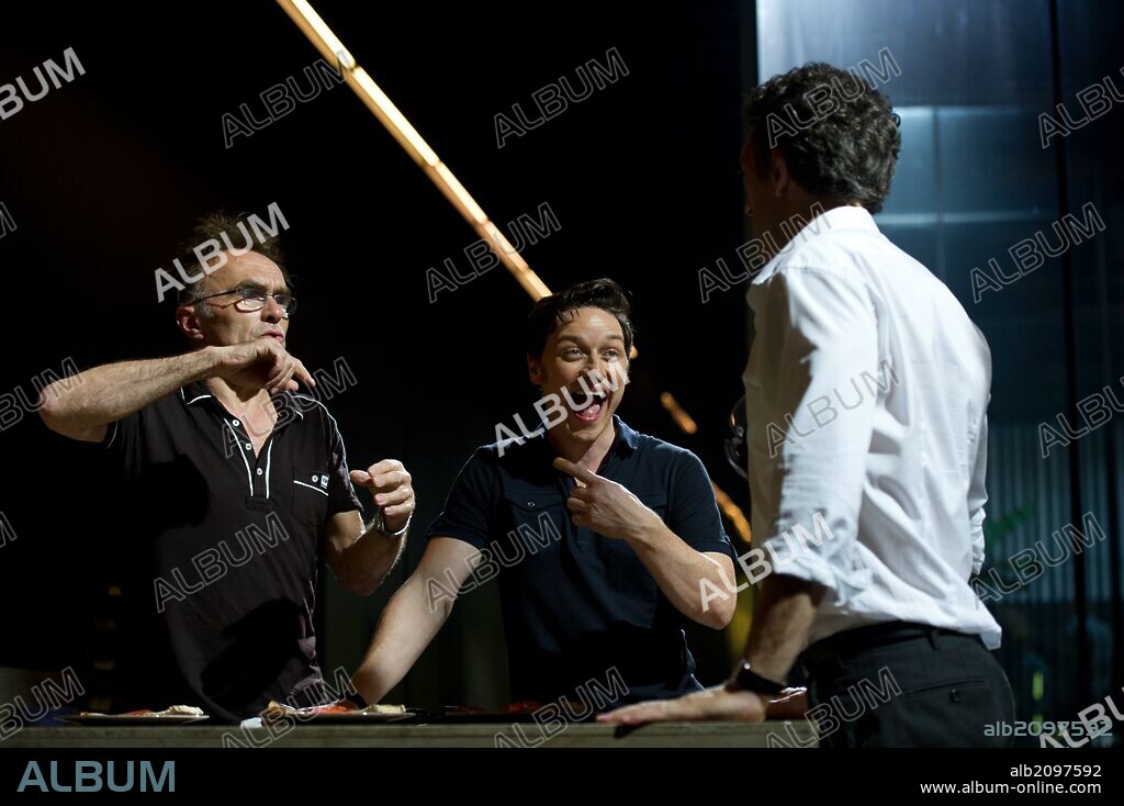 DANNY BOYLE and JAMES MCAVOY in TRANCE, 2013, directed by DANNY BOYLE. Copyright PATHE.