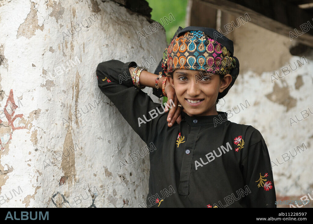 Gujjar girl, Sahoo, Chamba, Himachal Pradesh, India, Asia.