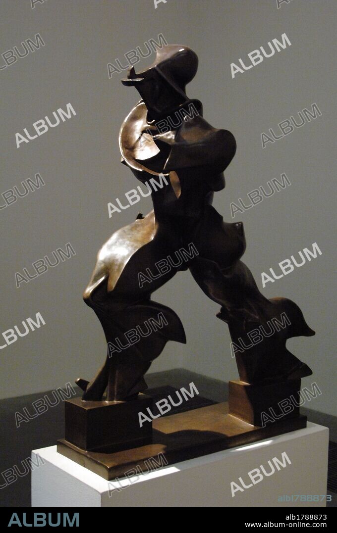 ARTE S. XX. ITALIA. BOCCIONI, Umberto (Reggio Calabria, 1882-Verona, 1916). Pintor y escultor italiano perteneciente al género futurista. "FORMAS UNICAS DE LA CONTINUIDAD EN EL ESPACIO" (1913). Escultura en bronce. Tate Modern. Londres. Inglaterra. Reino Unido.