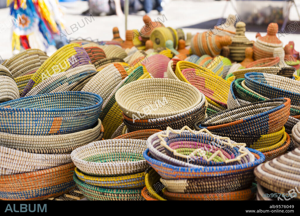artesania en mimbre, mercado semanal, Inca, capital de la comarca del Raiguer, Mallorca, balearic islands, spain, europe.