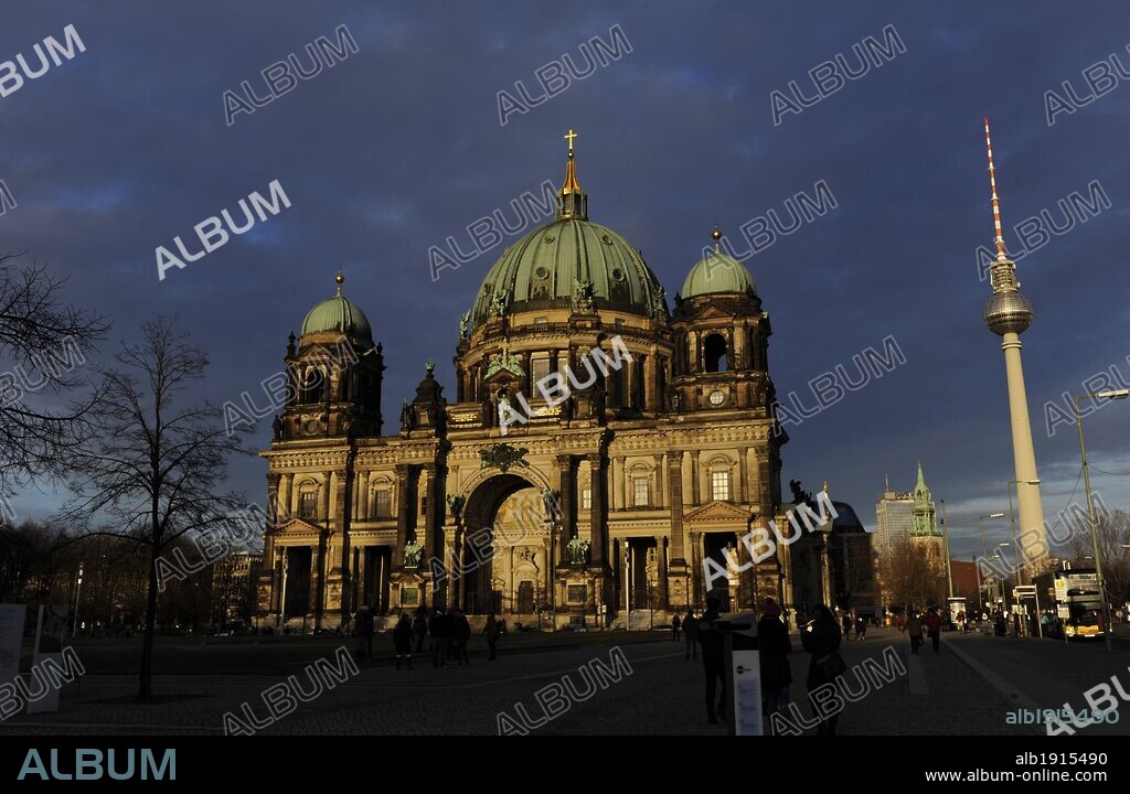 ALEMANIA. BERLIN. Exterior de la CATEDRAL DE BERLIN (Berliner Dom en alemán). Templo de la Iglesia Evangélica. Estilo Neoclásico. 1895-1905. Europa.